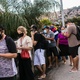 29.nov.2020 - Eleitores fazem filas para votar em zona eleitoral no CIEP Ayrton Senna, próximo à Favela da Rocinha no Rio de Janeiro - Bruna Prado/Getty Images