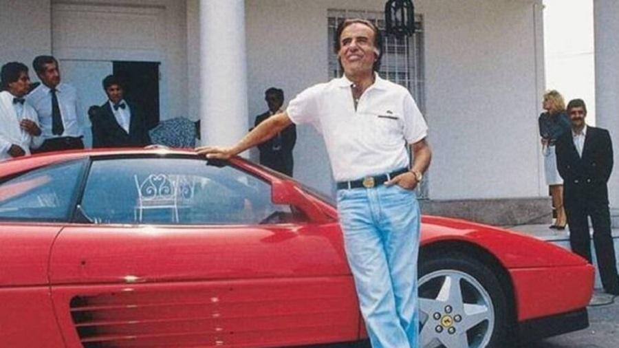14.02.2021 -- Foto de arquivo: Carlos Menem com sua Ferrari vermelha - Arquivo