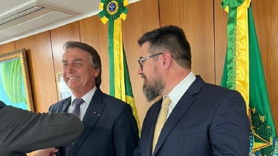 Presidente Jair Bolsonaro com integrantes do Movimento Pró-armas em maio de 2022 - Reprodução/Instagram/Marcos_pollon