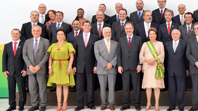 1º.jan.2015 - Kátia Abreu usou o vestido falsamente atribuído hoje à Janja na posse como ministra de Dilma em 2015