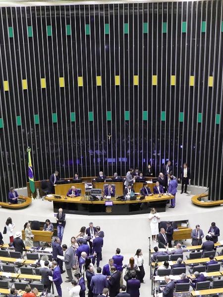 10.jul.2024 - Sessão da Câmara dos Deputados para votação do primeiro texto da reforma tributária