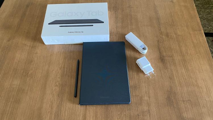 Galaxy Tab S6 Lite com a capa magnética e a caneta S Pen