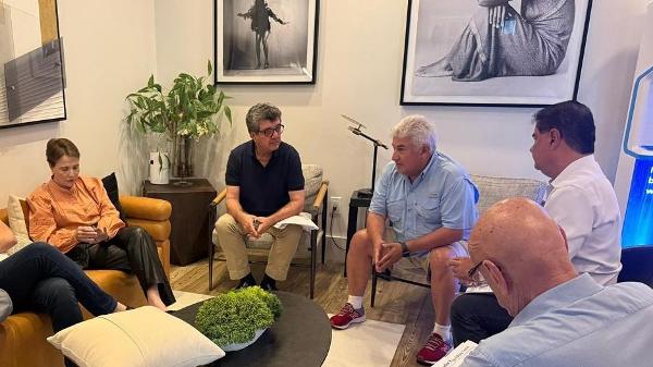  Missão brasileira de senadores esconde sua agenda para evitar a intromissão do deputado federal Eduardo Bolsonaro, que milita pelas tarifas