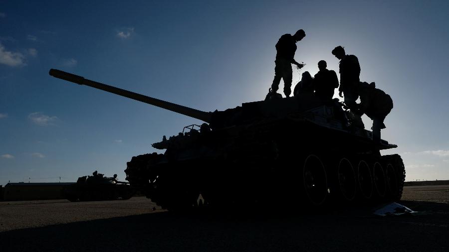 Tropas do marechal Khalifa Haftar se preparam para o combate na Líbia - Esam Omran Al-Fetori/Reuters 
