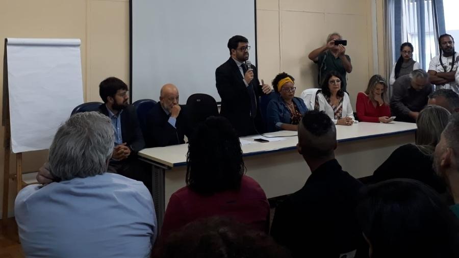 Dimitri Sales, presidente do Condepe, diz que sete mortes em Paraisópolis ocorreram no local - Marcelo Oliveira/UOL
