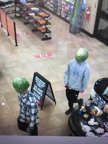 Assaltantes usaram melancia na cabeça na Virgínia (EUA) - Reprodução / Facebook