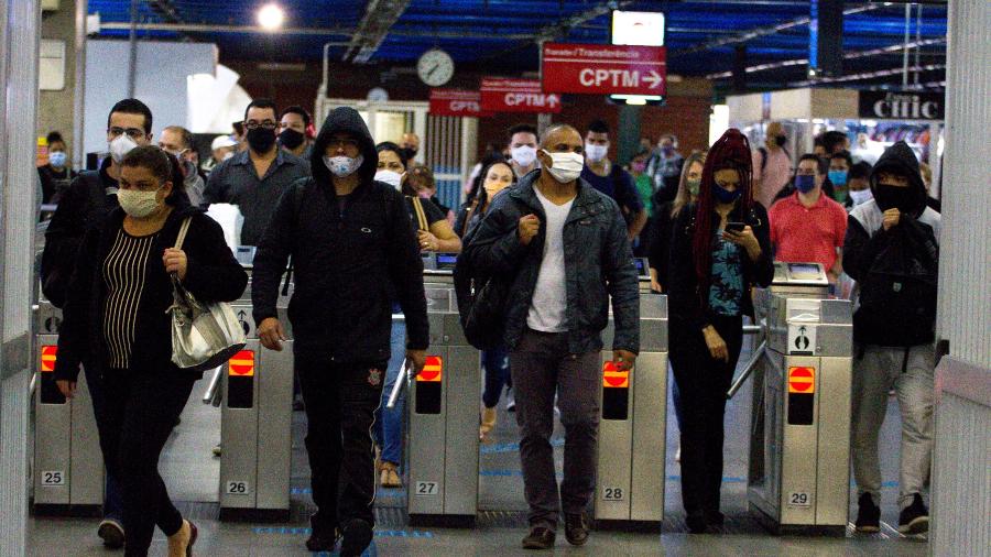 10.jun.2020 - Movimentação no metrô da cidade de São Paulo durante a pandemia do novo coronavírus - Bruno Escolastico / Estadão Conteúdo