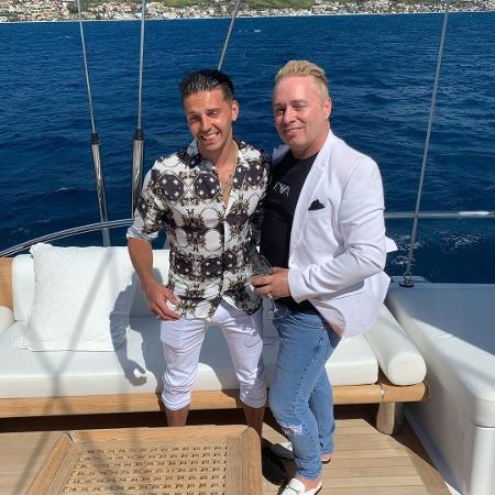 Barrie Drewitt-Barlow e Scott Hutchinson durante passeio de barco - Reprodução/Instagram