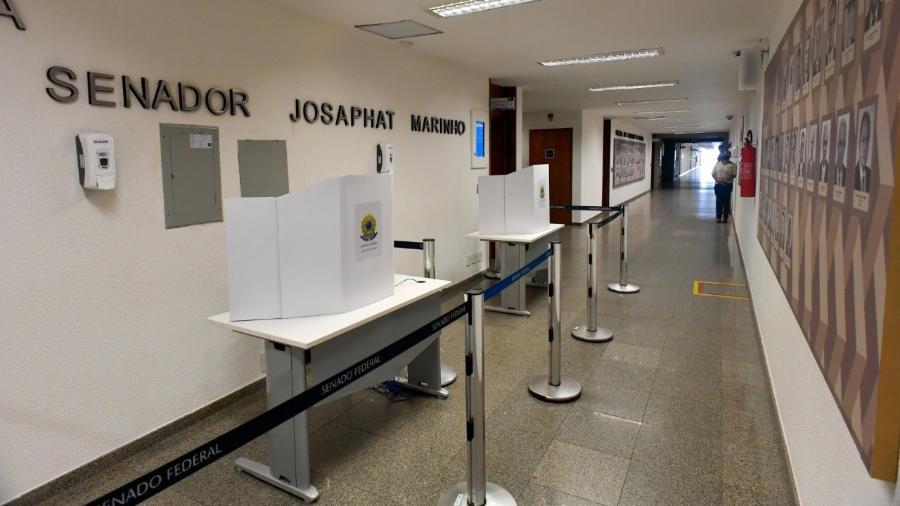 Urnas de votação foram posicionadas em corredor de comissões do Senado para que senadores votem com distanciamento social - Leopoldo Silva/Agência Senado