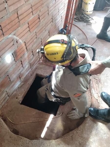 Bombeiros resgatam criança de 6 anos e o pai dela, de 46, de dentro de cisterna em cidade de Goiás - Divulgação/Corpo de Bombeiros