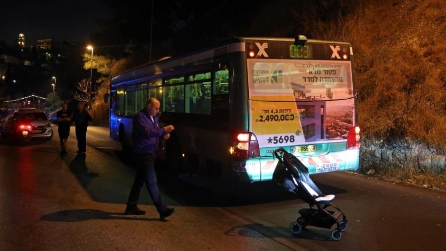 Pessoas ficam feridas em ataque a ônibus em Jerusalém - AHMAD GHARABLI / AFP