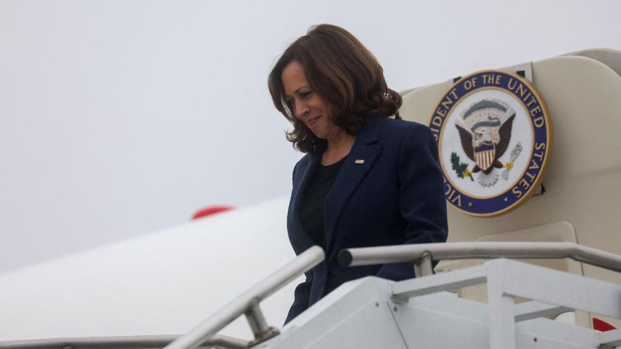 29.set.22 - A vice-presidente dos EUA, Kamala Harris, deixa a Força Aérea Dois na Base Aérea de Osan, em Pyeongtaek, Coreia do Sul - LEAH MILLIS/REUTERS