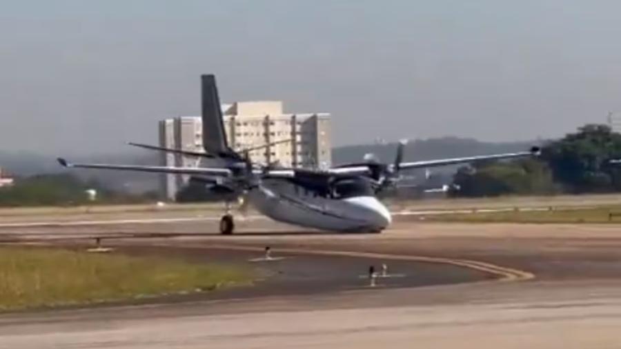 O avião fez pouso forçado no aeroporto de Sorocaba