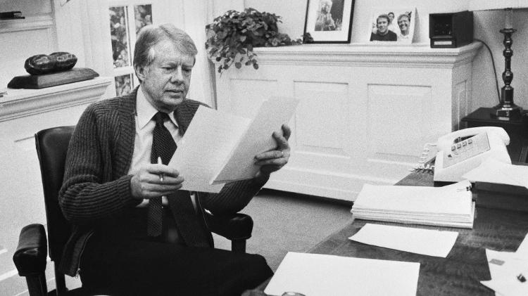 Foto divulgada pela Casa Branca mostra o então presidente Jimmy Carter na Sala Oval, em 1978