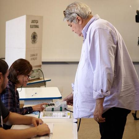 6.out.2024: Candidato José Luiz Datena (PSDB) em seu local de votação