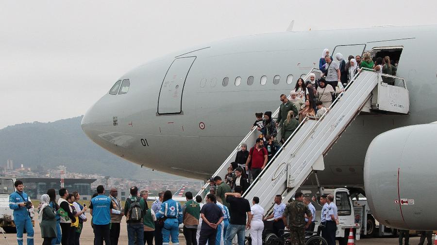 O 6° voo da Operação Raízes do Cedro, com a aeronave KC30 da força aérea brasileira, pousou na base aérea de Guarulhos, no dia 19 de outubro trazendo 200 brasileiros