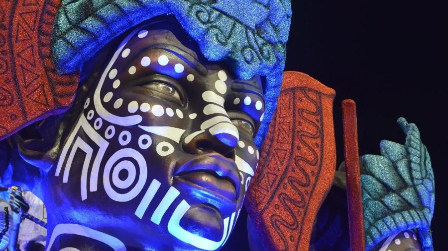 Carro alegórico da escola de samba Pérola Negra no Carnaval 2025 Carro alegórico da escola de samba Pérola Negra no Carnaval 2025