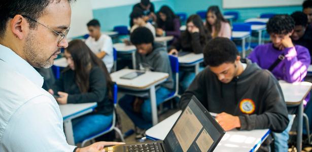 Governo de SP vai usar IA para corrigir lições de casa: 'Desafoga o professor'