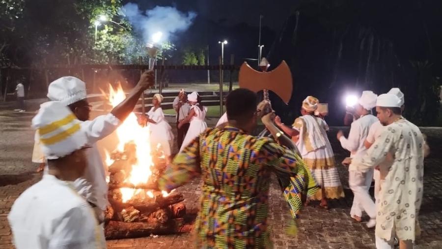 Grupo de matriz africana no V Festival da Pedra de Sangô, em Salvador
