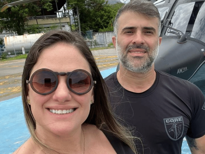 Ela cuida do marido, baleado em voo: 'Piloto ligou e entrei em choque'