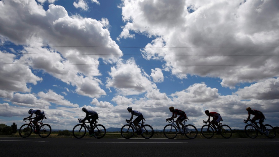 13.jul.2016 - Ciclistas participam da corrida Tour de France, a partir de Carcassonne para Montpellier, na França - Juan Medina/Reuters