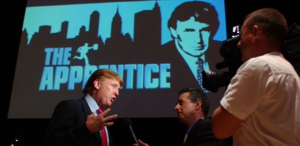 4.jul.2004 - Cena do programa "O Aprendiz", apresentado nos EUA por Donald Trump - Amanda Edwards/Getty Images/AFP