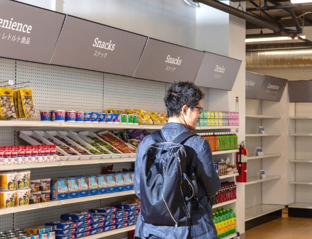 Yoshimasa Takahashi visita a Standard Market, o primeiro mercado sem caixa de San Francisco - Cayce Clifford/The New York Times