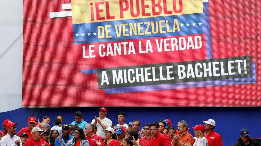 Protesto em Caracas contra o relatório de Michelle Bachelet, chefe do Alto Comissariado das Nações Unidas para os Direitos Humanos - Carlos Garcia Rawlins/Reuters
