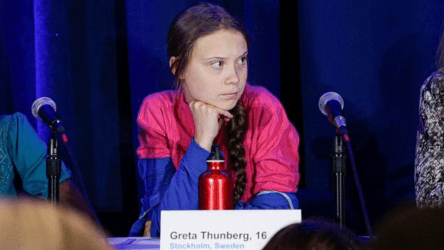 Greta Thunberg e outros 15 jovens ativistas apresentaram queixa contra a falta de ação governamental na crise climática - AFP