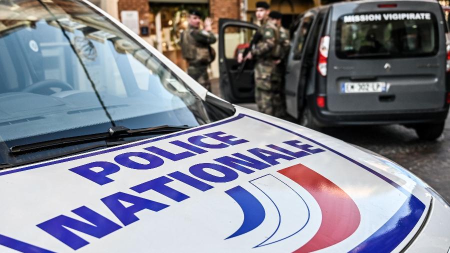 Carro da polícia francesa - DENIS CHARLET / AFP