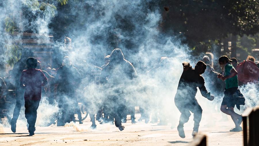 31.mai.2020 - Manifestantes durante atos contra e a favor ao governo Bolsonaro na avenida Paulista - Anderson Lira/Framephoto/Estadão Conteúdo