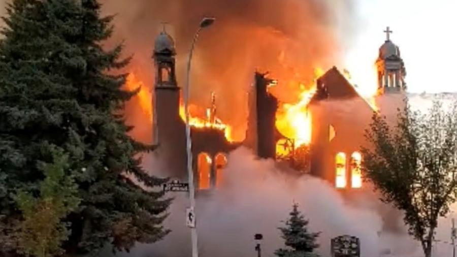 Igrejas queimadas no Canadá são investigadas como criminosas após serem achados túmulos de indígenas sem identificação - Diane Burrel/Reuters