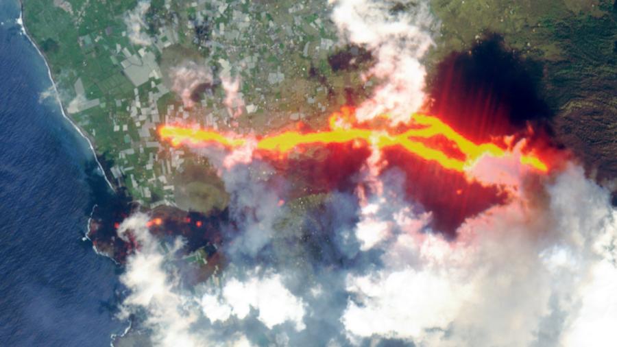 10.out.21 - Foto de satélite do fluxo de lava após a erupção de um vulcão na ilha de La Palma, Espanha - @DEFIS_EU/via REUTERS