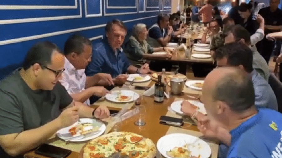 O presidente Jair Bolsonaro (PL) em uma pizzaria de João Pessoa, na Paraíba, na última semana - Reprodução/Instagram/@nilvanferreira