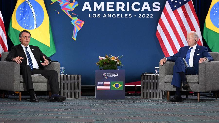 09.jun.2022 - O presidente dos EUA, Joe Biden, e o presidente brasileiro, Jair Bolsonaro, participam de uma reunião bilateral na 9ª Cúpula das Américas em Los Angeles, na Califórnia, nos Estados Unidos. - Jim WATSON/AFP