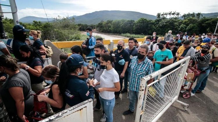 Many Venezuelans are returning to the country, but there are still many who continue to leave - Getty Images - Getty Images
