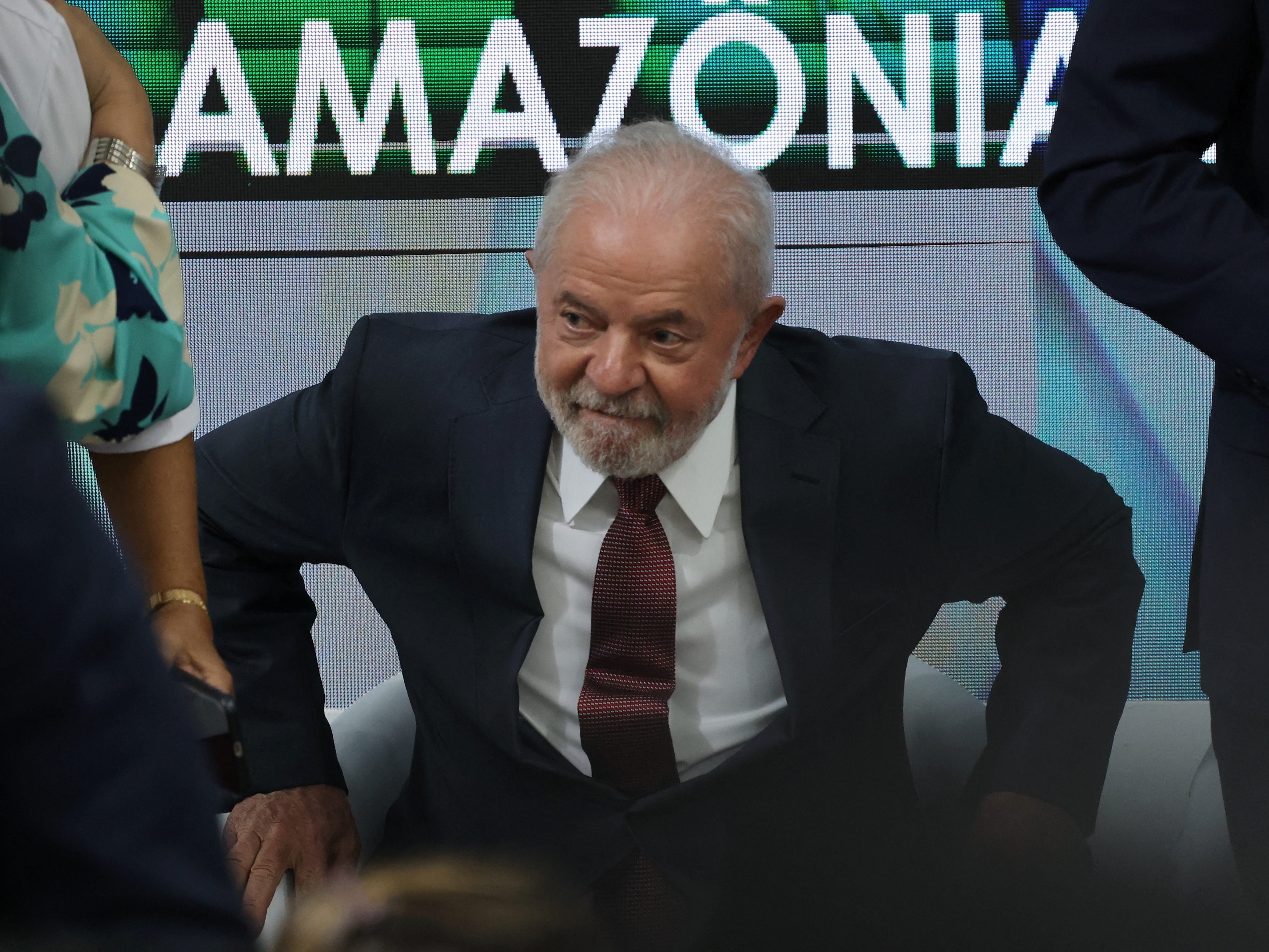 Lula volta à normalidade do discurso de estadista e problema com amigo