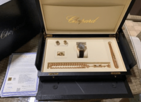 Relógio que faz parte de kit de joias da Chopard e foi negociado por Mauro Cid, segundo a PF