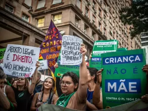 Não faremos 'negociata' com direito de mulheres, diz PSOL sobre ação no STF