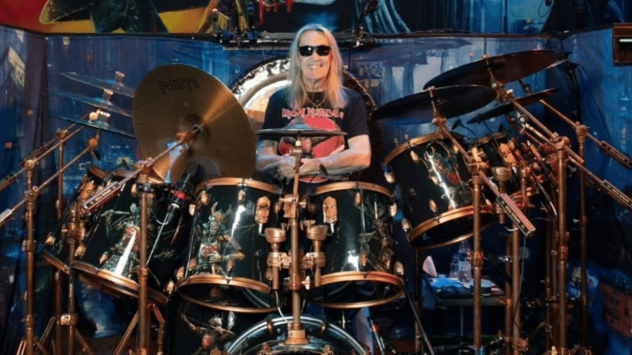 Baterista anunciou que irá se aposentar da vida de turnês com o Maiden