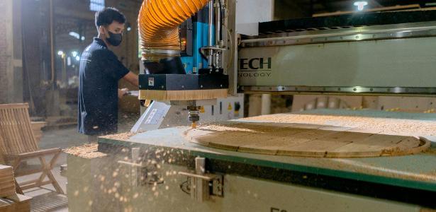 Trump confirma 'tarifaço' adicional sobre madeira, móveis e estofados