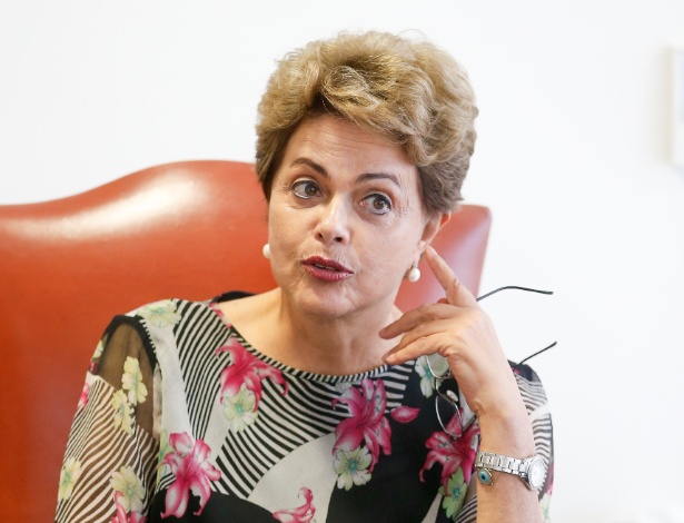A presidente Dilma Rousseff dá entrevista em seu gabinete no Palácio do Planalto - Pedro Ladeira/Folhapress