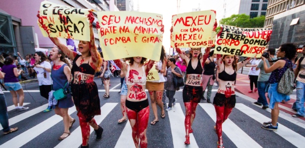 Manifestantes protestam em favor dos direitos da mulher na avenida Paulista, em SP - Dario Oliveira/Código 19/Estadão Conteúdo