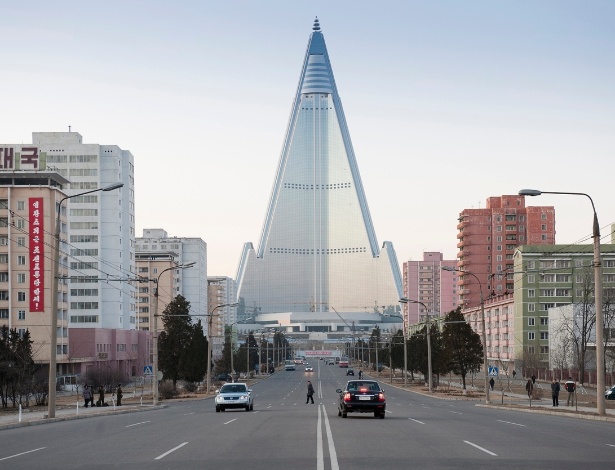 Famoso pela cúpula pontiaguda e forma piramidal, Ryugyong consumiu 2% do PIB do país - Claudiad/Getty Images