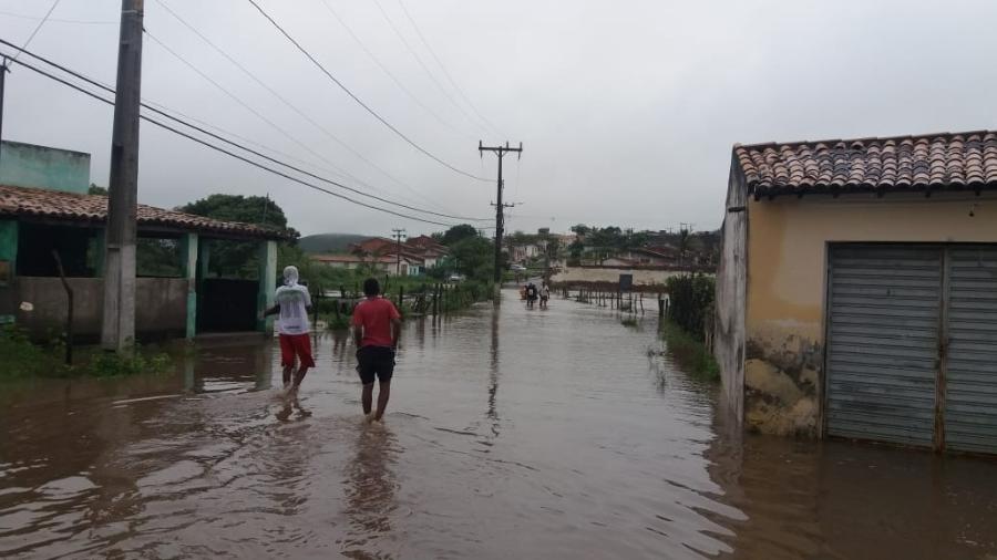 Pedro Alexandre, município baiano próximo do limite com Sergipe, ficou inundado após barragem transbordar - Reprodução