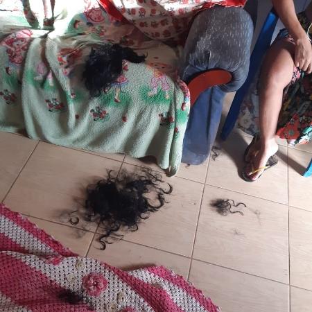 Mechas jogadas no chão; mulher acusa o ex de tê-la agredido e cortado seu cabelo - Divulgação/PM-PA