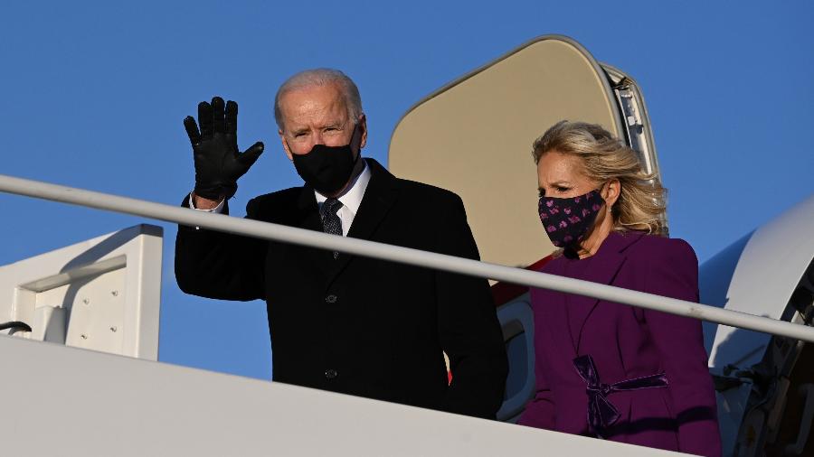 Joe Biden chega a Washington onde tomará posse como presidente dos EUA - JIM WATSON / AFP