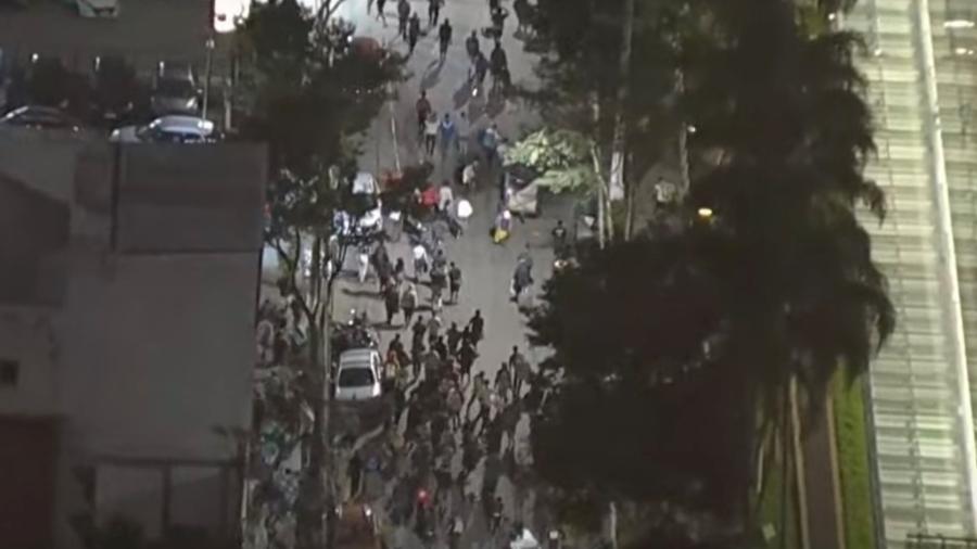 Moradores da região chamada de cracolândia vagam pelas ruas do centro de São Paulo desde quarta-feira (11) - Bandeirantes/Reprodução de vídeo