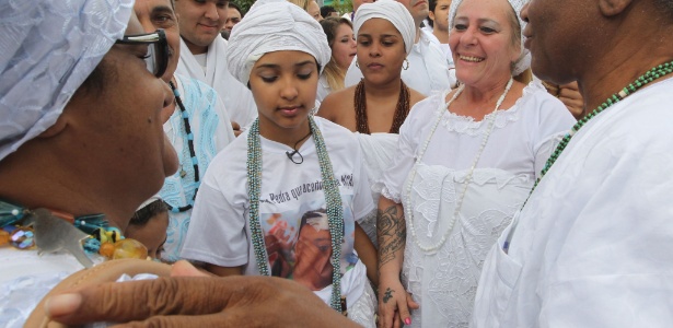 Adeptos do candomblé fazem ato contra a intolerância religiosa no Rio de Janeiro em junho do ano passado - Carlos Moraes/Agência O Dia/Estadão Conteúdo