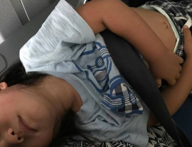 Mãe é forçada a dividir assento de avião com criança de 2 anos em viagem nos EUA - Reprodução/Facebook